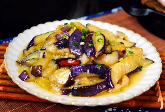 茄子最簡單好吃的做法，鮮香下飯不油膩，5分鐘搞定