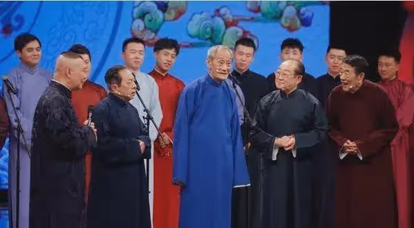 曹雲金:離開郭德綱之後的首場商演在天津圓滿完成,現場非常火爆