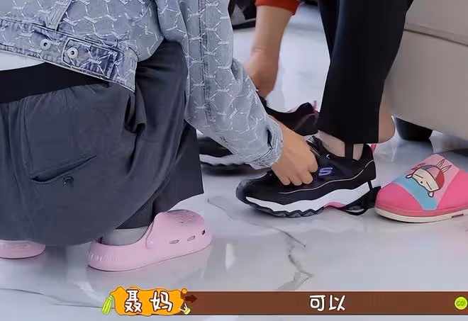 聶遠最新全家福曝光,小女兒罕出鏡,大女兒被指撞臉王菲女兒李嫣