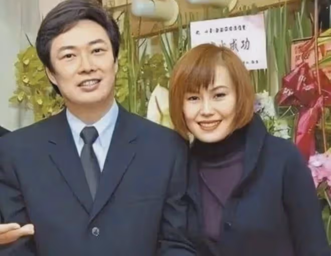 1981年費玉清在日本女友家洗澡，她卻說：請不要把洗澡水倒掉，一會兒父母還要來洗
