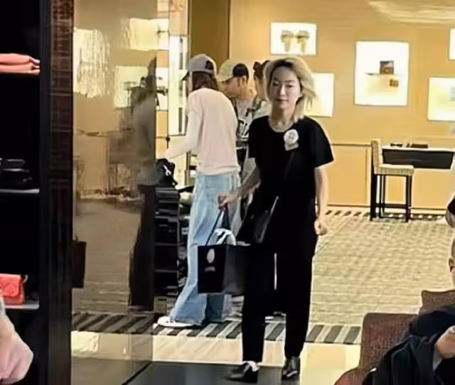 傳香港知名女星移居英國生活,逛奢侈品店被偶遇,拒絕再復出拍戲