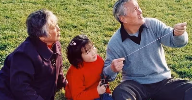 爺爺，你老來我家，孫子童言無忌，兒子兒媳不語，明白了
