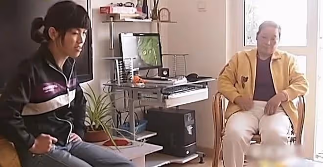 婆婆給兒媳下跪磕頭,求兒媳讓其帶孫子,兒媳:你越帶我越恨你