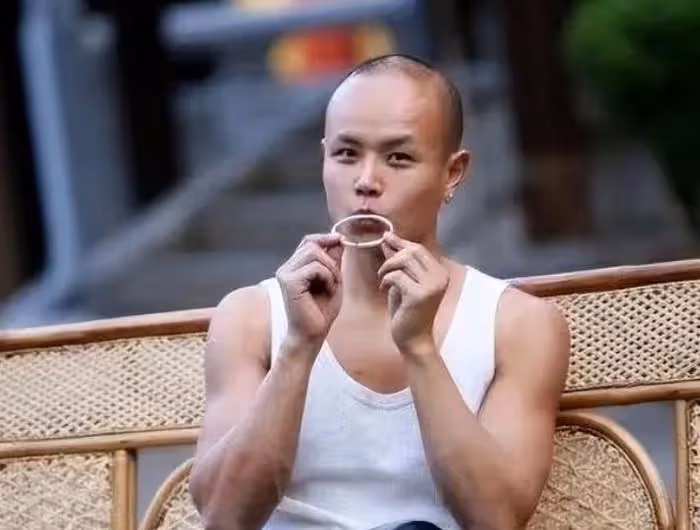 酒後侮辱金星,強吻謝娜,從知名主持人到落魄街頭演講,樂嘉絕了