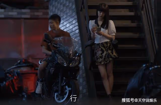 《曾少年》破產也要寵女兒!一個15萬的衣櫃,暴露了秦茜的高傲資本