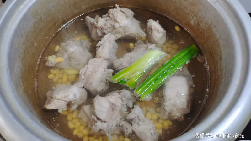 老祖宗留下的好東西!伏天配排骨煲湯,解暑解饞兩不誤,飯前一碗,清爽開食慾