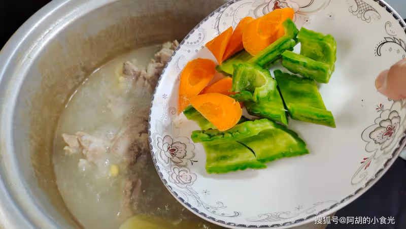 老祖宗留下的好東西!伏天配排骨煲湯,解暑解饞兩不誤,飯前一碗,清爽開食慾