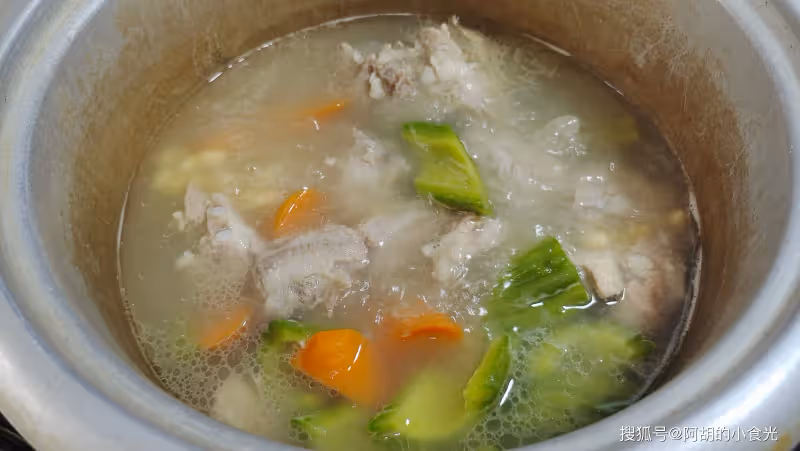 老祖宗留下的好東西!伏天配排骨煲湯,解暑解饞兩不誤,飯前一碗,清爽開食慾