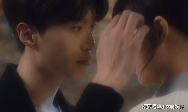 《曾少年》楊澄為何酷愛摩挲謝喬的耳垂?這是他做過最靠譜的一件事