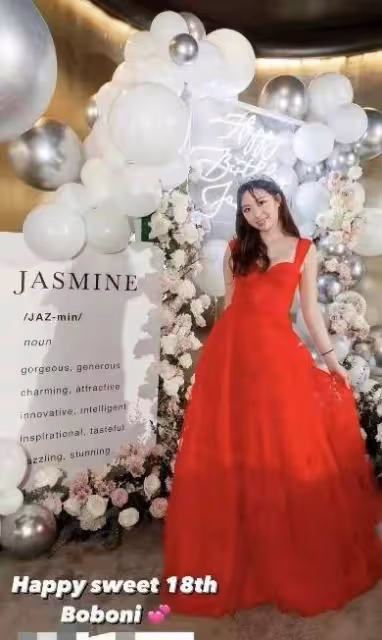 甄子丹女兒18歲成人禮曝光!女兒穿紅裙似公主,身材和媽一樣壯碩
