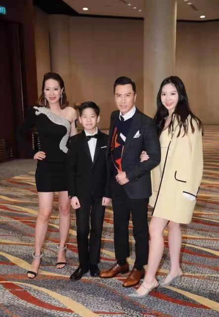 甄子丹女兒18歲成人禮曝光!女兒穿紅裙似公主,身材和媽一樣壯碩