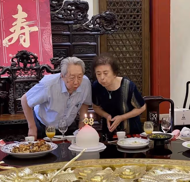 知名女星為父母慶80大壽!父親是國家一級演員,日籍老公沒露面