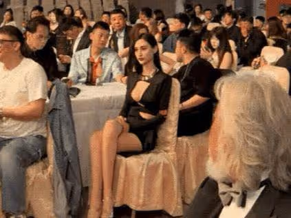 張紀中令人厭惡，晚宴頻頻瞥向真空女星，王晶反應讓人大跌眼鏡！