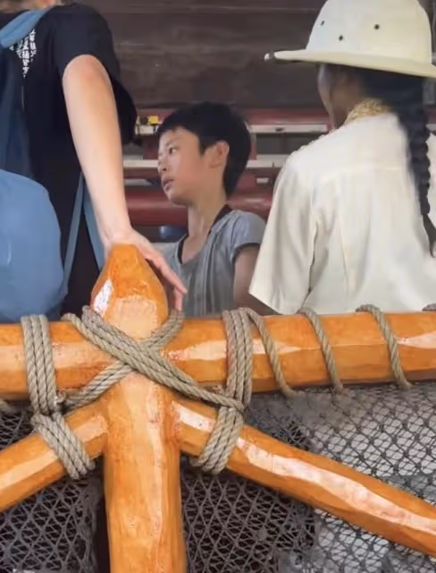 孫儷帶娃新加坡海島度假,餐桌上被曝不文明行為,網友火速圍觀!