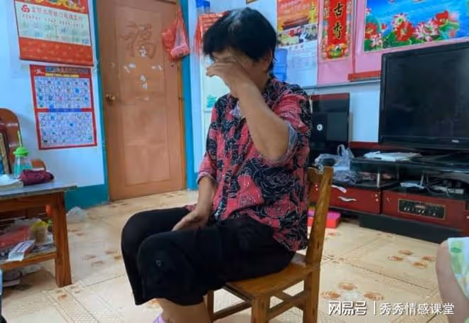 故事:在兒子家午睡,醒來見兒媳18個未接電話,回過神我一身冷汗