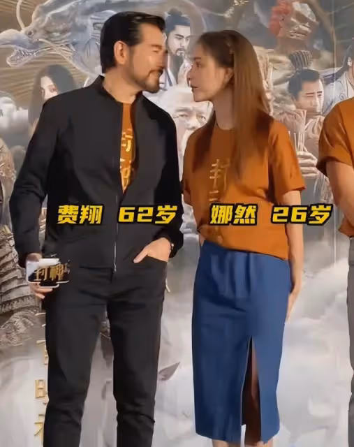 費翔行為再引爭議，對女演員太熱情遭反感，還和多位女粉十指相扣