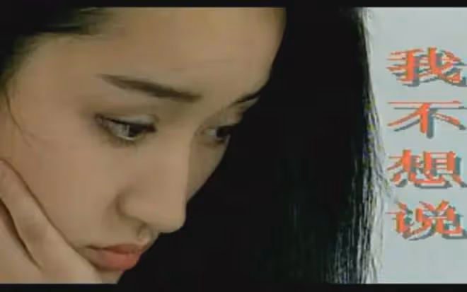 楊鈺瑩助陣冷漠直播，工作人員捧著鮮花迎接她，審美依然停在以前