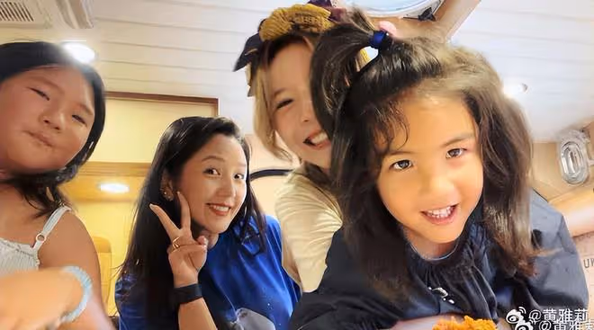 何潔夫婦首度同台表演，刁磊現場摟著老婆親吻，還高調示愛好甜蜜
