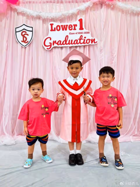 恭喜!TVB視後大兒子幼稚園畢業,身穿粉色畢業袍越長越可愛