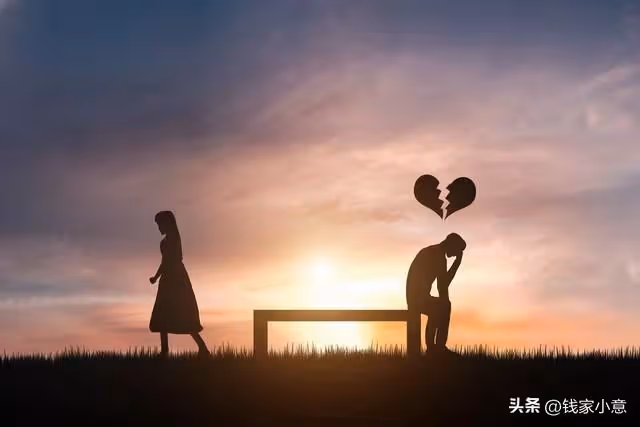 出差回來後,30萬存款只剩3萬,丈夫:被我媽借走給弟弟買婚房了