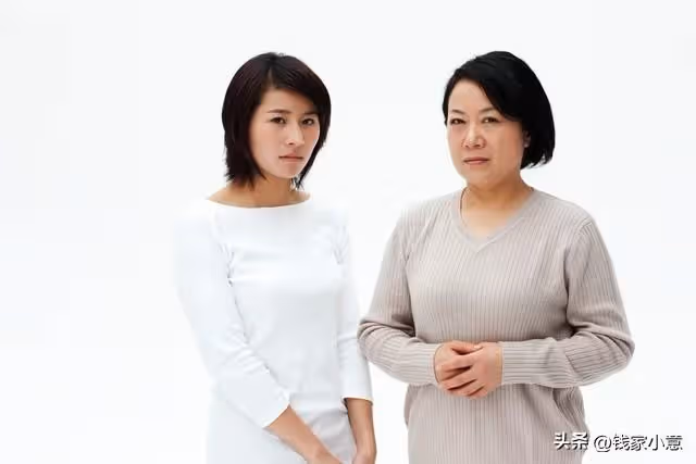 家裡丟了大金鐲,我正想報警,婆婆攔住我說:我拿去送你小姑子了