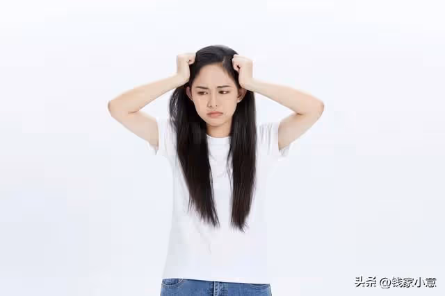 家裡丟了大金鐲,我正想報警,婆婆攔住我說:我拿去送你小姑子了