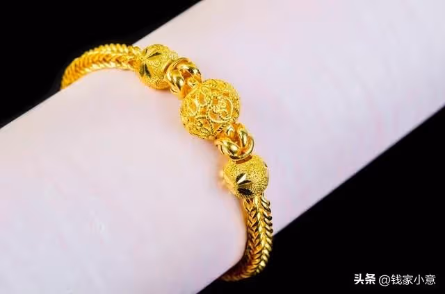 家裡丟了大金鐲,我正想報警,婆婆攔住我說:我拿去送你小姑子了