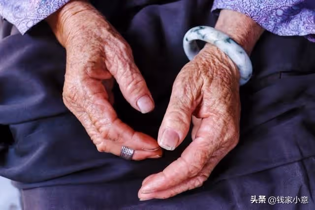 得知我給女兒陪嫁婚房,婆婆帶小叔子哭上門:你侄子婚房還沒著落