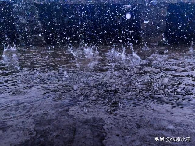 男保姆照顧了腿腳不便的女僱主5年後,她說:你來當這房子的主人