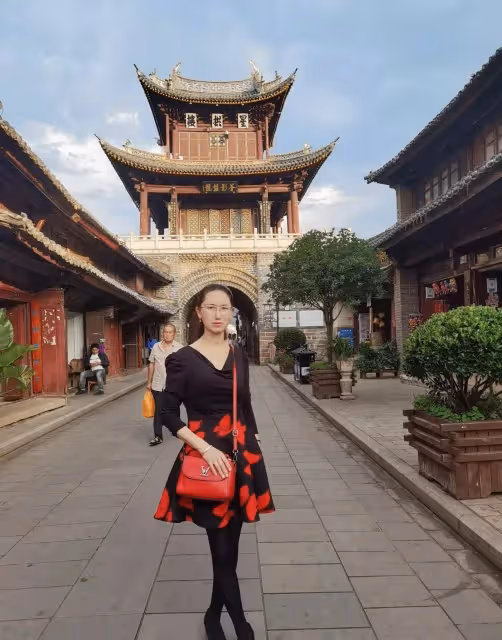 50歲左右的女人就是這樣穿的,溫馨迷人