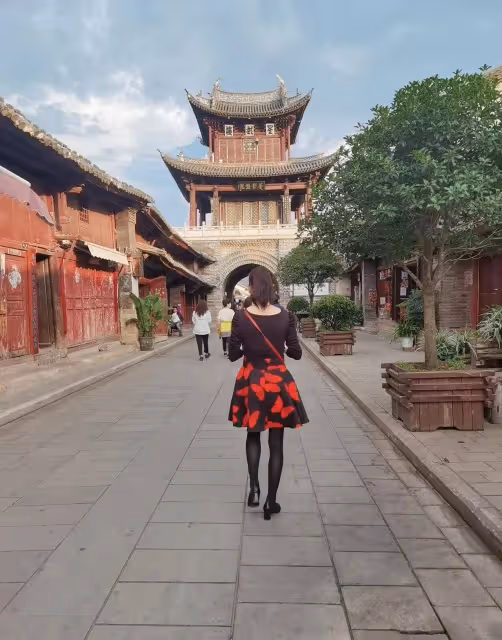 50歲左右的女人就是這樣穿的,溫馨迷人