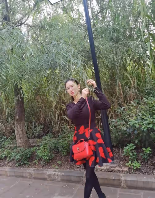 50歲左右的女人就是這樣穿的,溫馨迷人