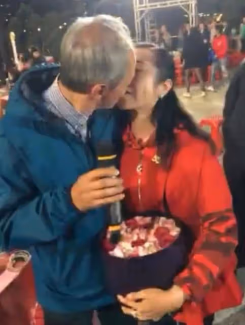 平淡是福!67歲TVB綠葉與妻慶結婚5周年,走出喪妻陰霾譜寫黃昏戀