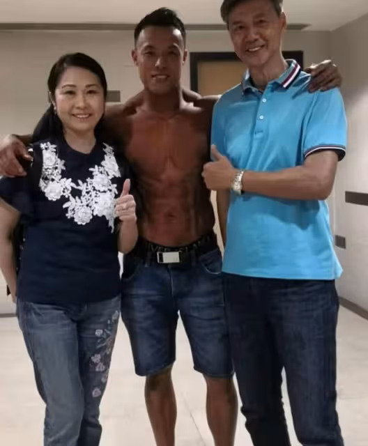 平淡是福!67歲TVB綠葉與妻慶結婚5周年,走出喪妻陰霾譜寫黃昏戀