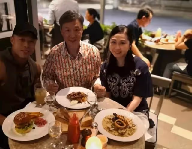 平淡是福!67歲TVB綠葉與妻慶結婚5周年,走出喪妻陰霾譜寫黃昏戀