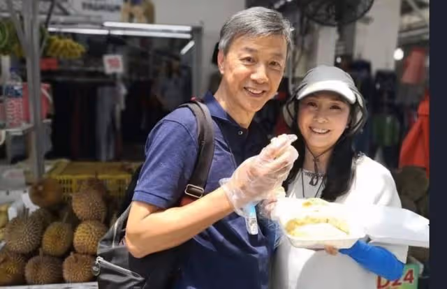 平淡是福!67歲TVB綠葉與妻慶結婚5周年,走出喪妻陰霾譜寫黃昏戀