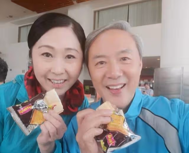 平淡是福!67歲TVB綠葉與妻慶結婚5周年,走出喪妻陰霾譜寫黃昏戀