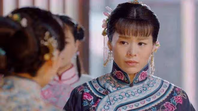 胡杏兒夫婦出席長子畢業禮!仨兒子手牽手太可愛,一年學費7萬