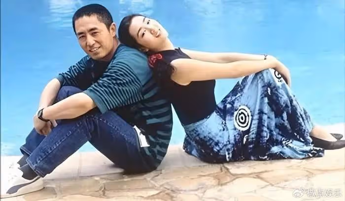 張藝謀和他的3個女人,一張 30年前的照片流出,原來最寵的人是她