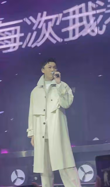 TVB視帝內地登台演唱傳20萬一晚，奪兩屆視帝寶座，稱感到迷茫