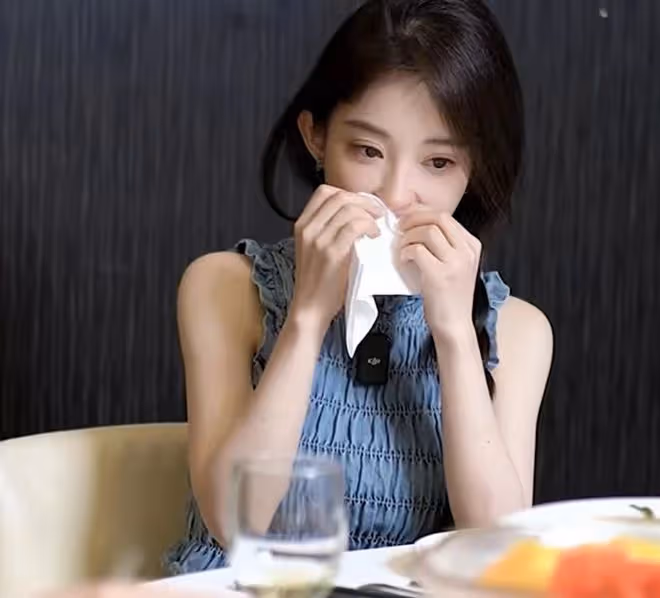 突發！31歲馮提莫患癌症晚期，一度失聲想輕生，哭訴長期遭網暴