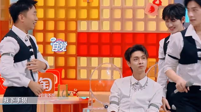 看懂楊迪主動攬下向楊洋潑水的任務,就明白他保護丁程鑫的用心