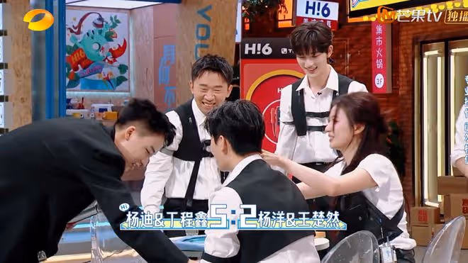 看懂楊迪主動攬下向楊洋潑水的任務，就明白他保護丁程鑫的用心