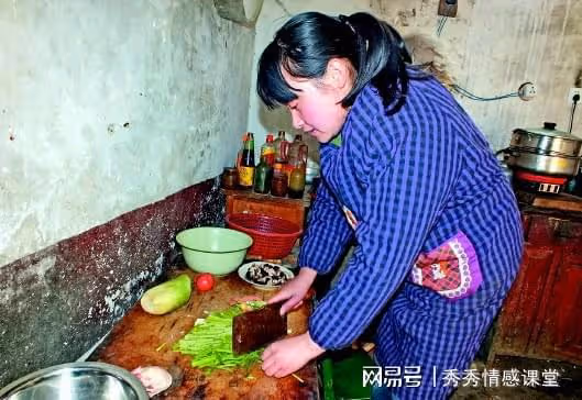 故事:在兒子家養老,每次我上過廁所兒媳都會進去,我回了老家