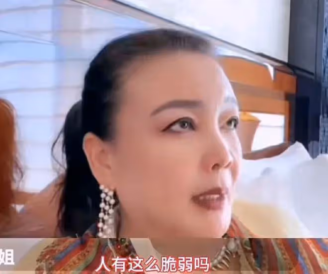 7月24日,張蘭淚崩了!直播時突然對著幾萬網友哭了起來