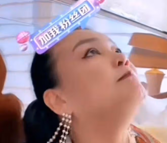 7月24日,張蘭淚崩了!直播時突然對著幾萬網友哭了起來