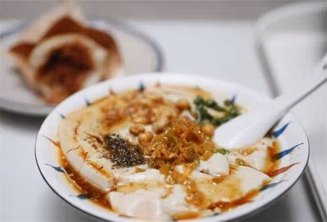 一碗豆腐腦相當於幾碗米飯?網友:以後吃豆腐腦,就可以少花錢了
