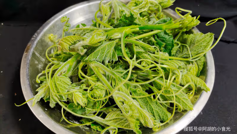 雞蛋和它天生一對,吃了30年,竟是「天然滑腸菜」!5分鐘炒一盤,吃出好胃口