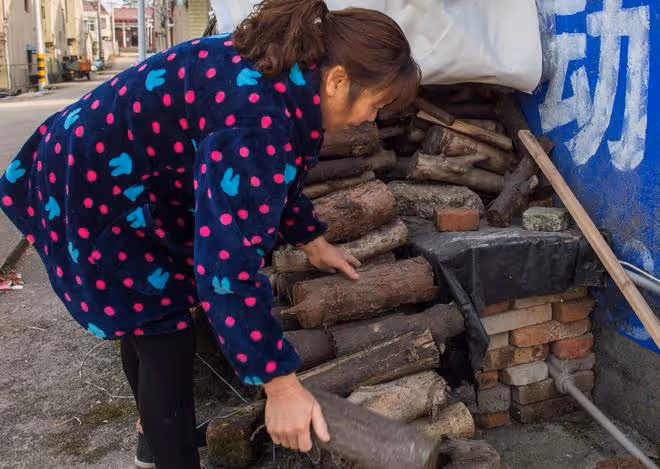 小伙打工零彩禮帶回漂亮媳婦,村鄰羨慕不已,不料半年後悲劇發生