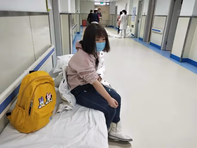 女孩患病生父外出打工,繼父賣房全力相救:只盼她能喊聲「爸爸」